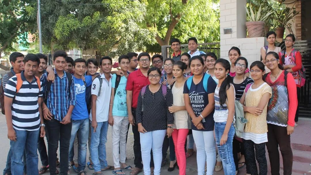 Group photo of a ProNEET batch outside the institute